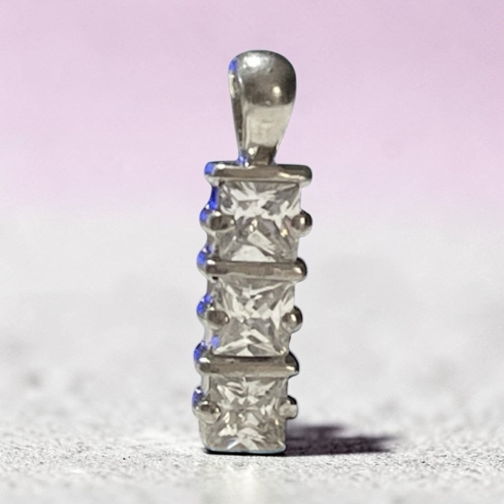 Gorgeous 925 Silver 3 Stone Zircon Pendant Only